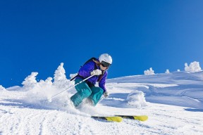 九游官网入口-历史性赛道重游：经典场景再现，历史性里程碑是指什么